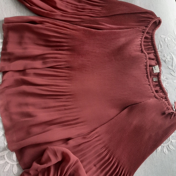 Aritzia-Wilfred Talence Pleated off the shoulder blouse. - Picture 7 of 7